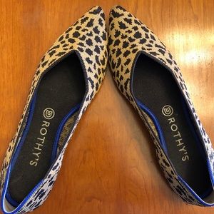 Rothys leopard point